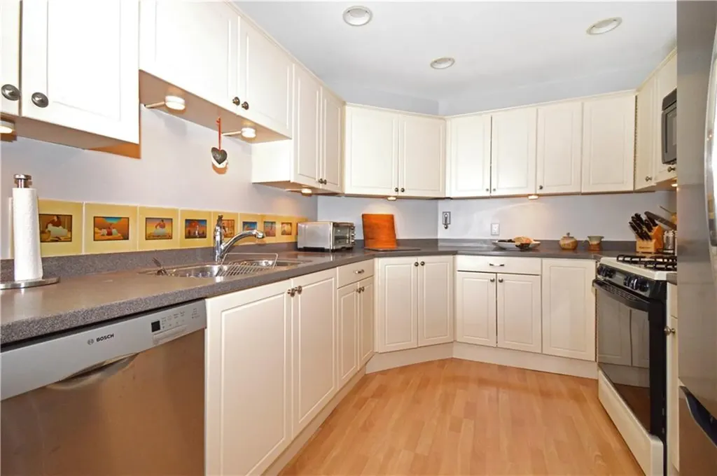 39 Bagy Wrinkle Cove Warren RI 02885