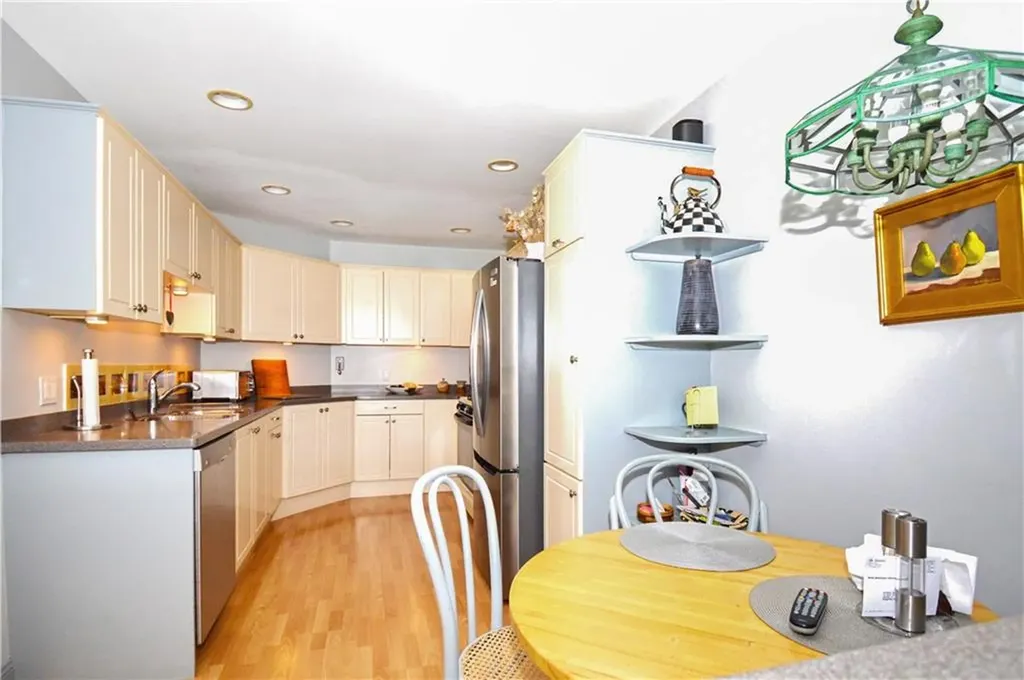 39 Bagy Wrinkle Cove Warren RI 02885