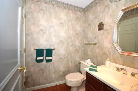 39 Bagy Wrinkle Cove Warren RI 02885
