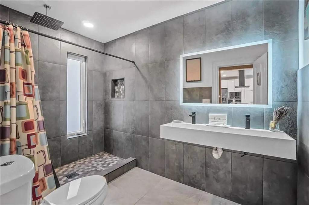 163 West Avenue Pawtucket RI 02860