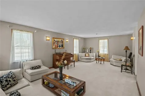 10 Arrowhead Way Warwick RI 02886