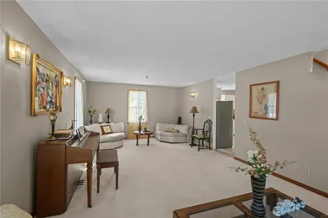 10 Arrowhead Way Warwick RI 02886