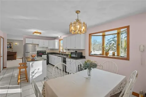 10 Arrowhead Way Warwick RI 02886