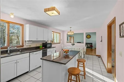 10 Arrowhead Way Warwick RI 02886