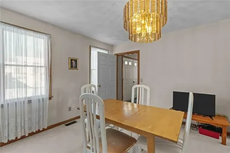 10 Arrowhead Way Warwick RI 02886