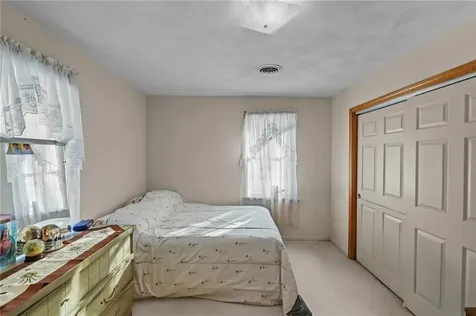 10 Arrowhead Way Warwick RI 02886