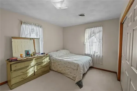 10 Arrowhead Way Warwick RI 02886