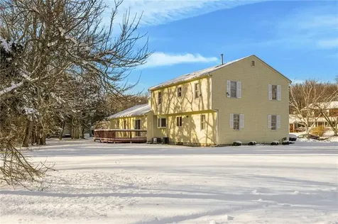 10 Arrowhead Way Warwick RI 02886