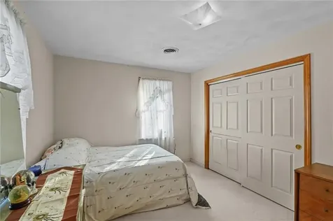 10 Arrowhead Way Warwick RI 02886