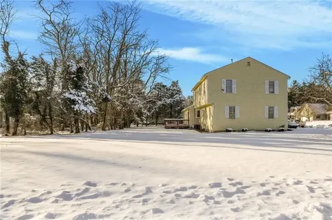 10 Arrowhead Way Warwick RI 02886