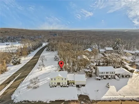 10 Arrowhead Way Warwick RI 02886