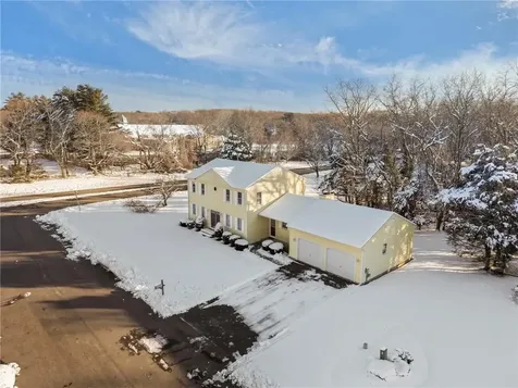 10 Arrowhead Way Warwick RI 02886