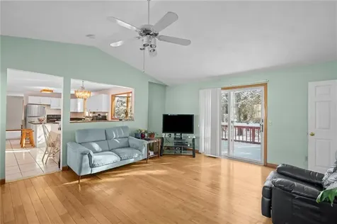 10 Arrowhead Way Warwick RI 02886