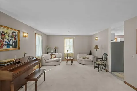 10 Arrowhead Way Warwick RI 02886