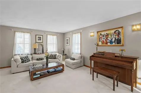 10 Arrowhead Way Warwick RI 02886