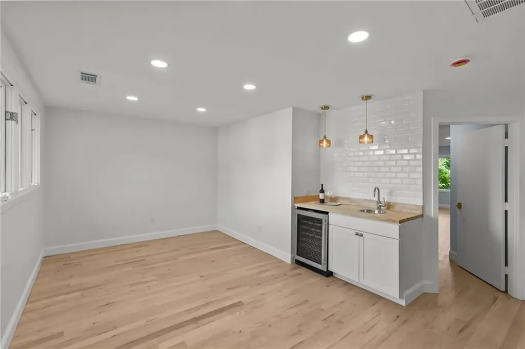 35 Bagy Wrinkle Cove Warren RI 02885