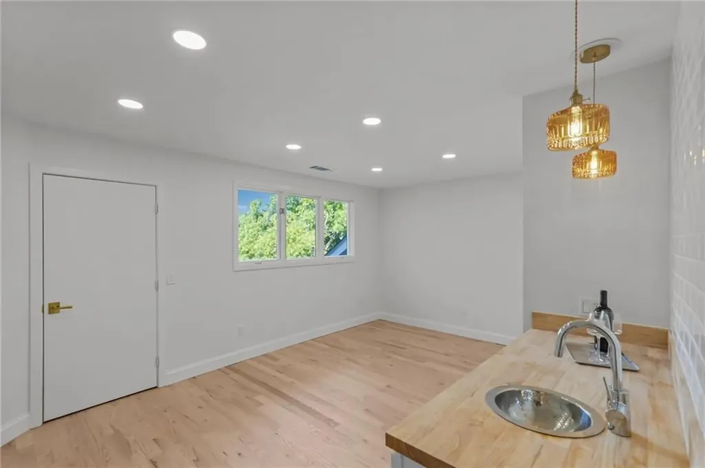 35 Bagy Wrinkle Cove Warren RI 02885