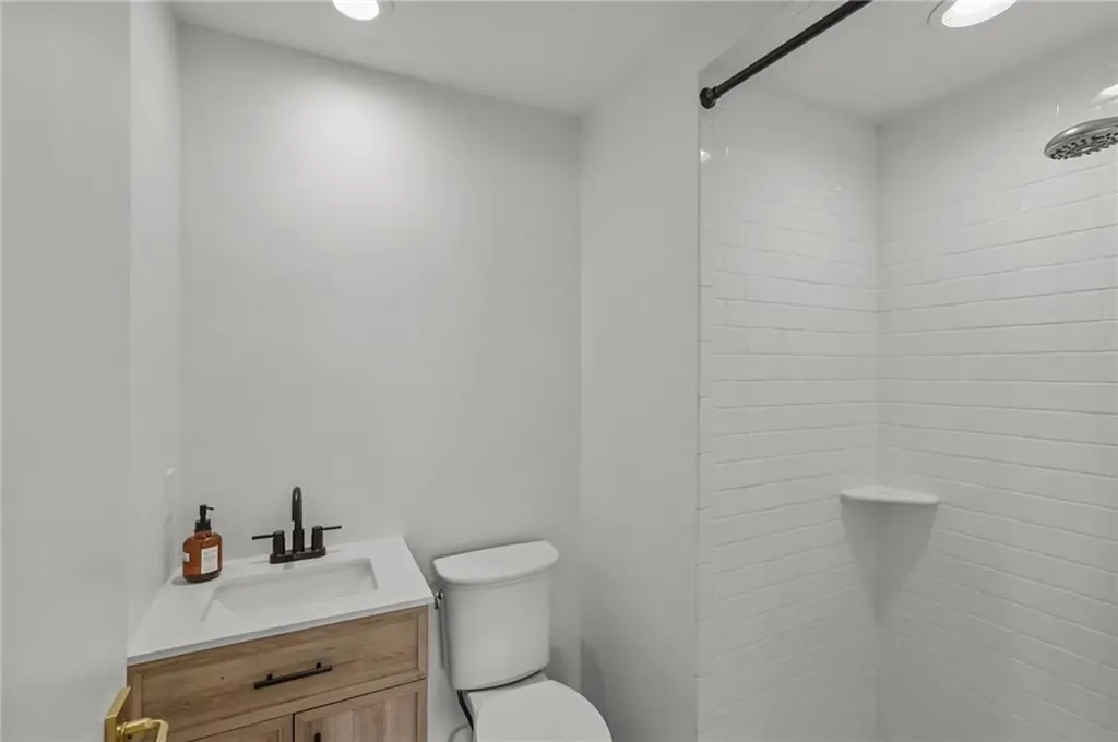 35 Bagy Wrinkle Cove Warren RI 02885