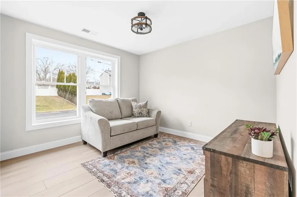 76 Medford Street Warwick RI 02889