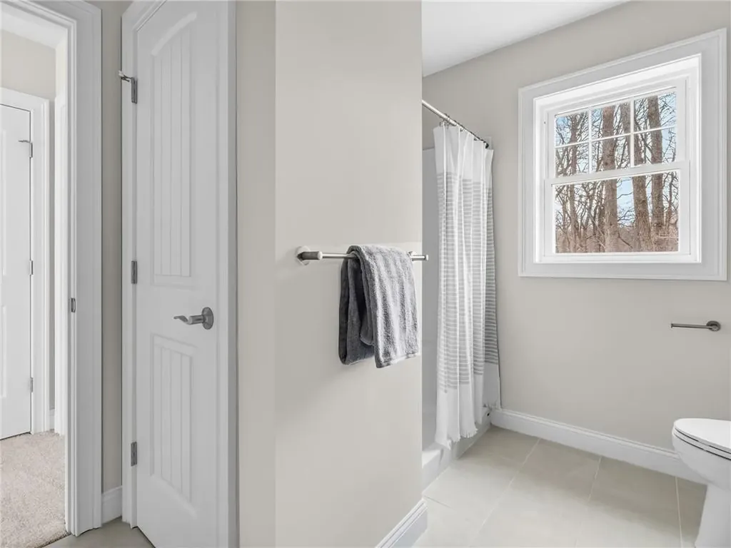 76 Medford Street Warwick RI 02889