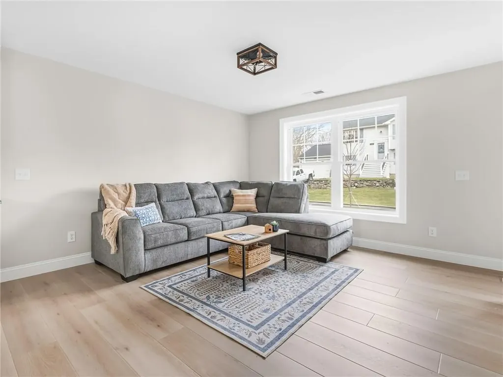 76 Medford Street Warwick RI 02889