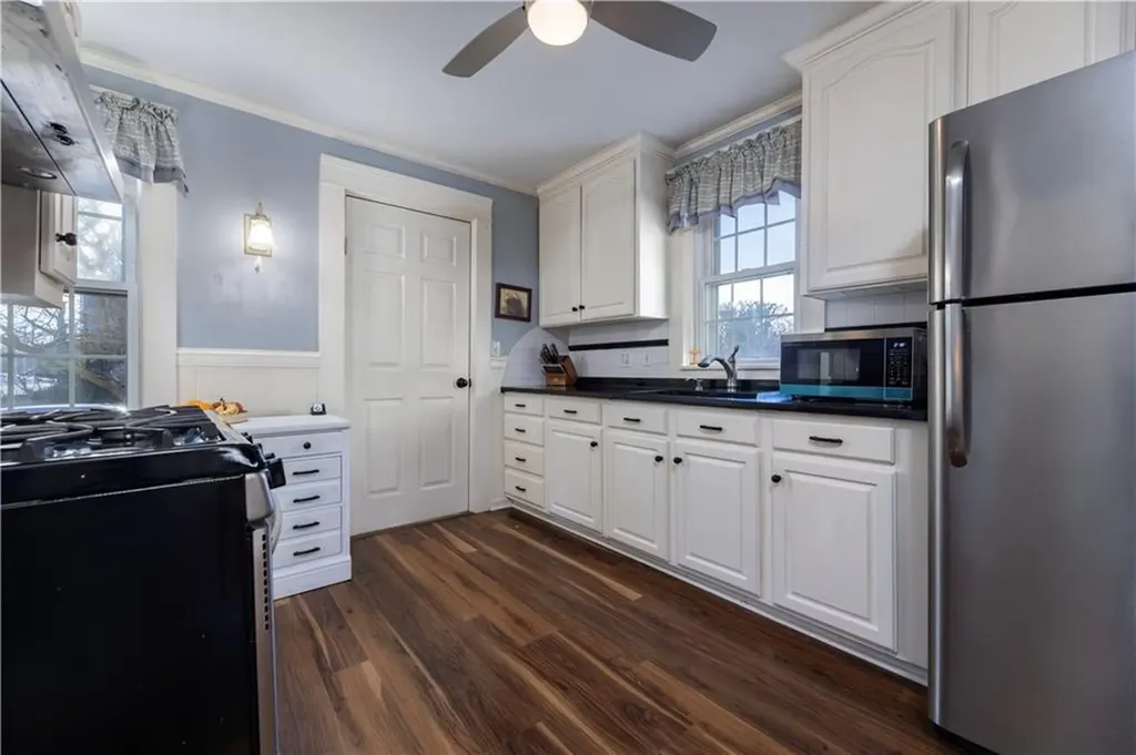 233 Palace Avenue Warwick RI 02886