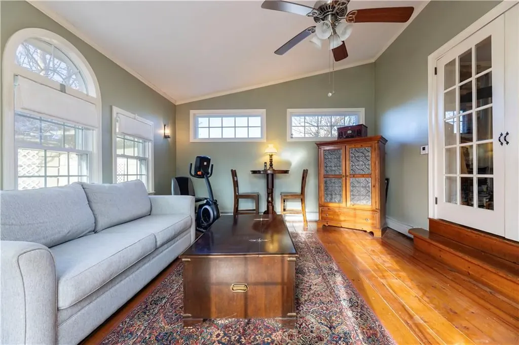 233 Palace Avenue Warwick RI 02886