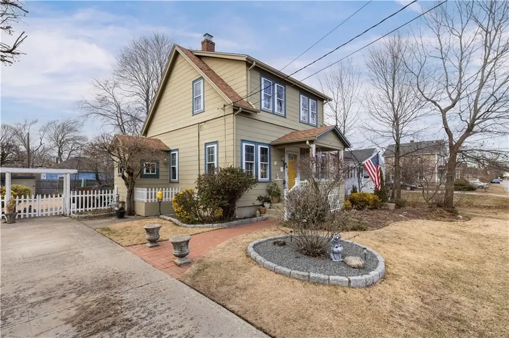 233 Palace Avenue Warwick RI 02886