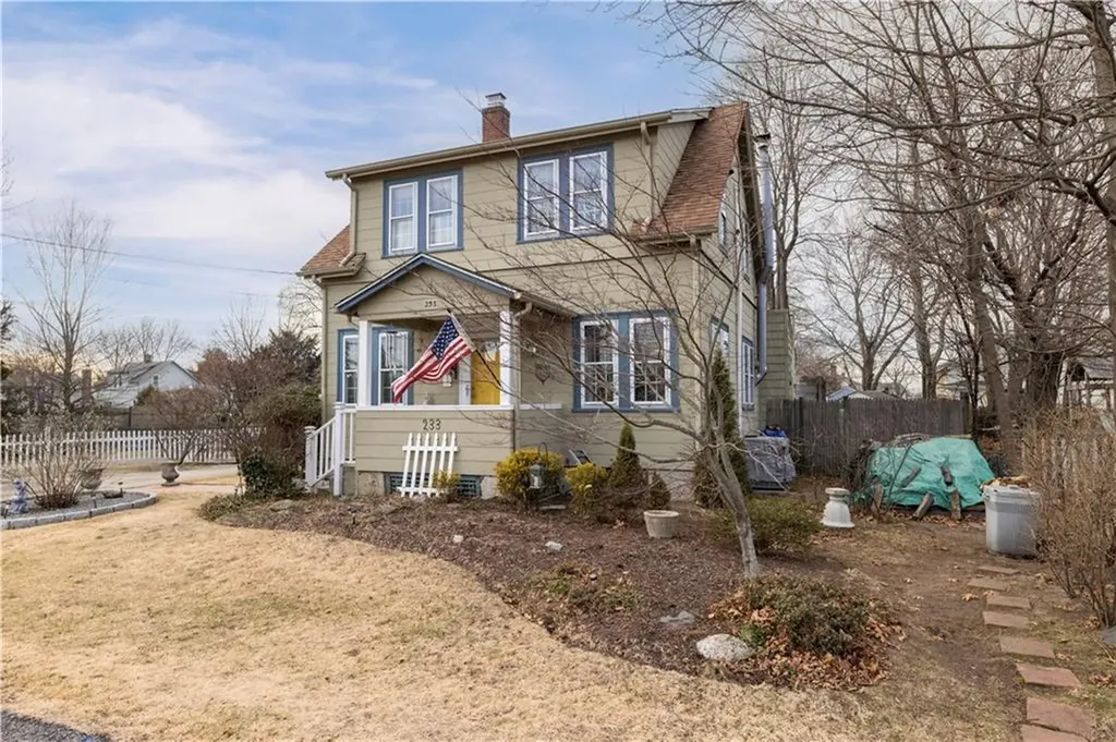 233 Palace Avenue Warwick RI 02886