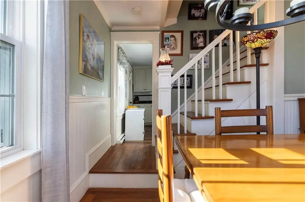 233 Palace Avenue Warwick RI 02886