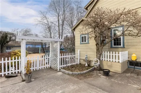 233 Palace Avenue Warwick RI 02886