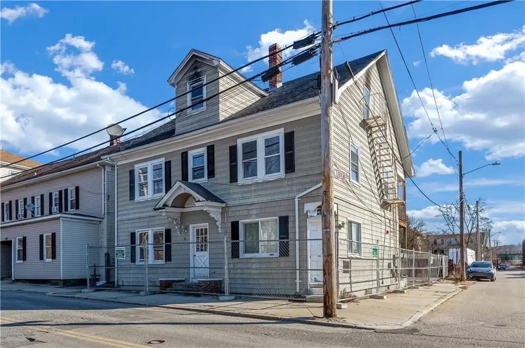 36 Fairmount Street Woonsocket RI 02895