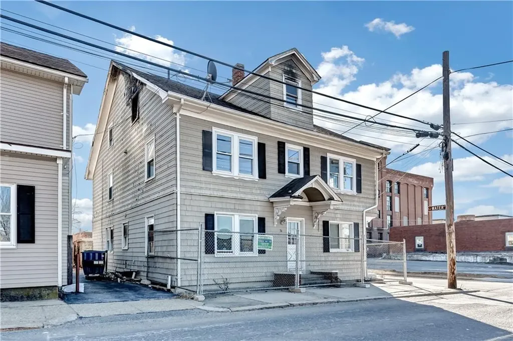 36 Fairmount Street Woonsocket RI 02895