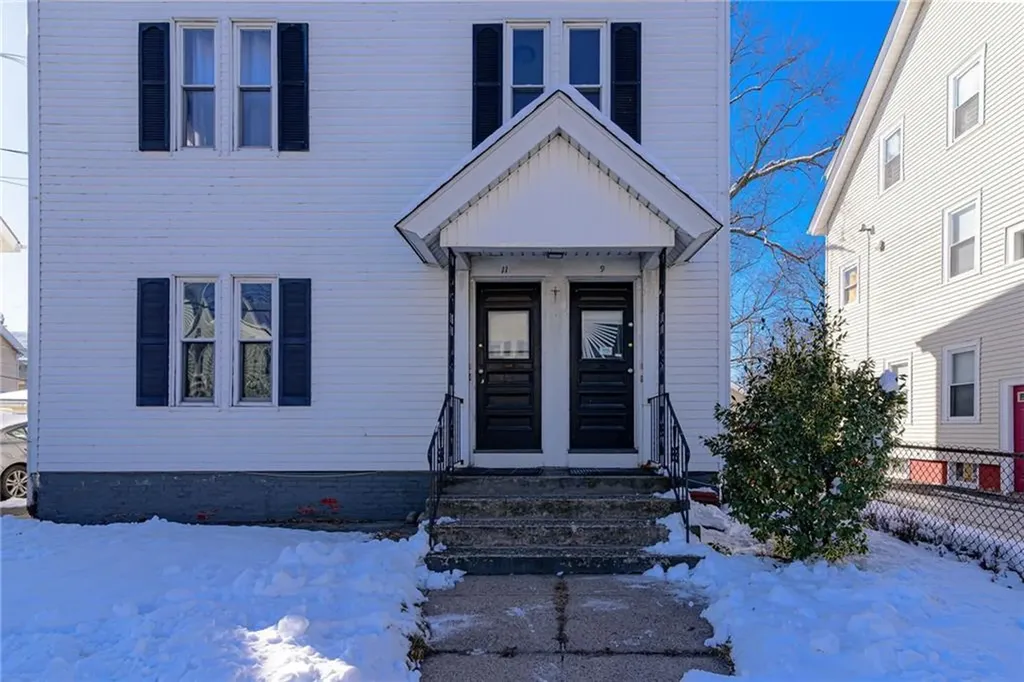 11 Appleton Avenue Pawtucket RI 02860
