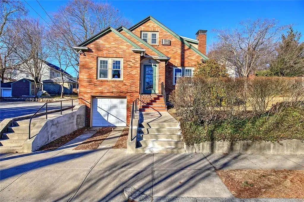 66 Tyndall Avenue Providence RI 02908