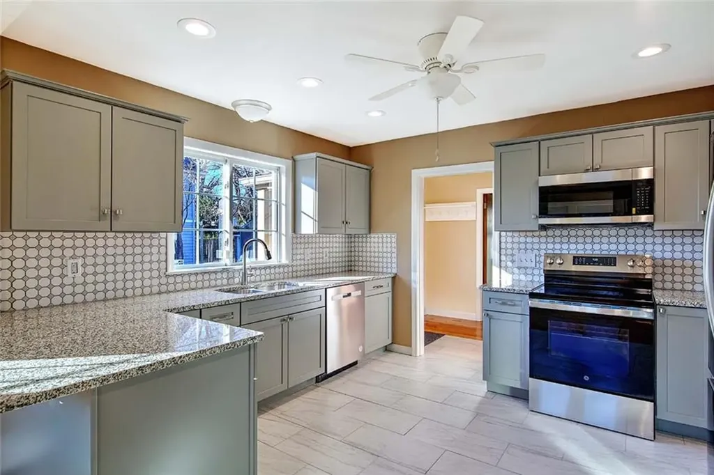 66 Tyndall Avenue Providence RI 02908