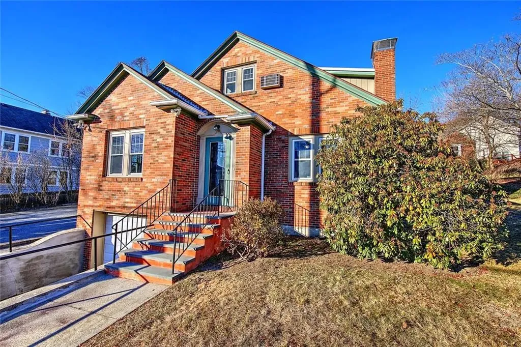 66 Tyndall Avenue Providence RI 02908