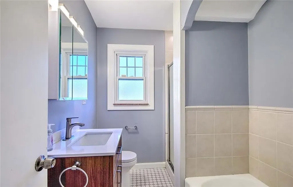 66 Tyndall Avenue Providence RI 02908