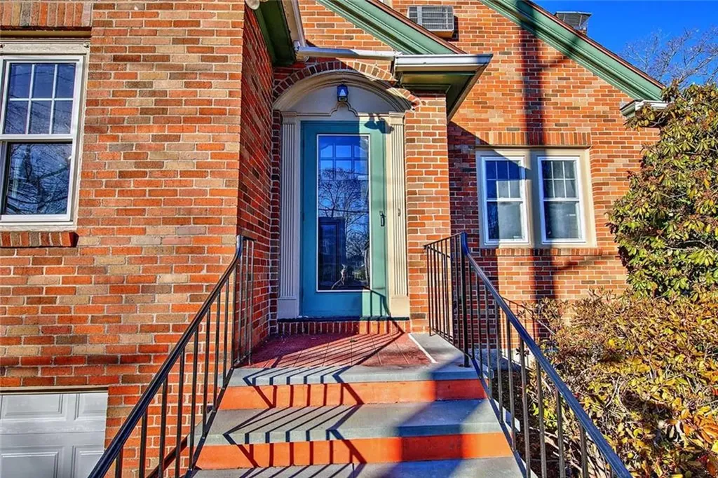 66 Tyndall Avenue Providence RI 02908