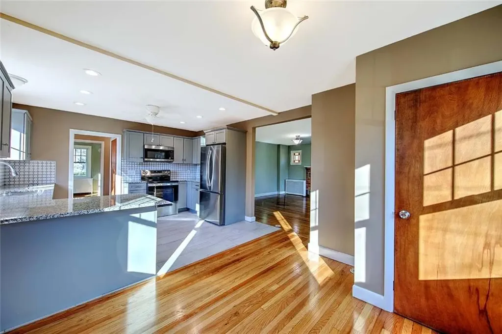 66 Tyndall Avenue Providence RI 02908