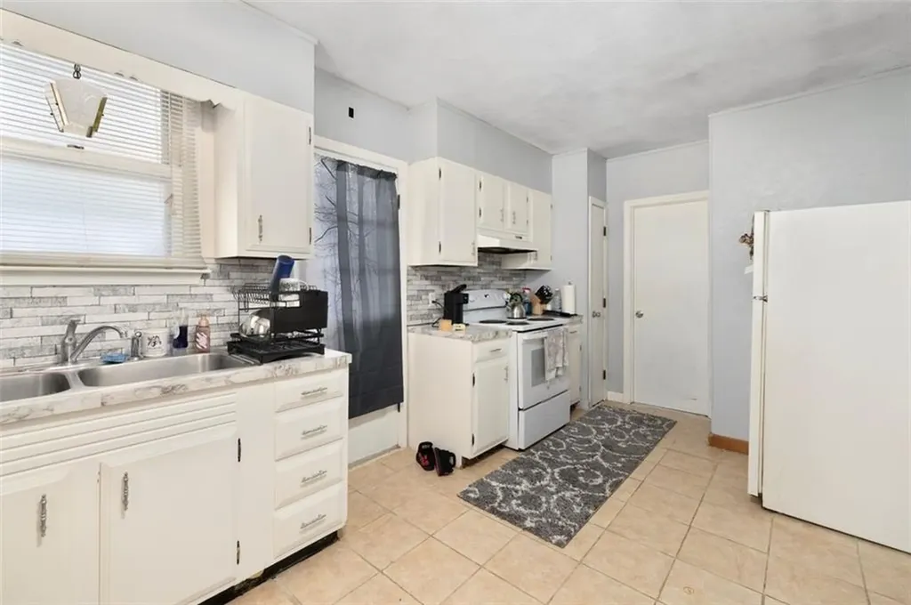 123 Harrington Avenue Warwick RI 02888