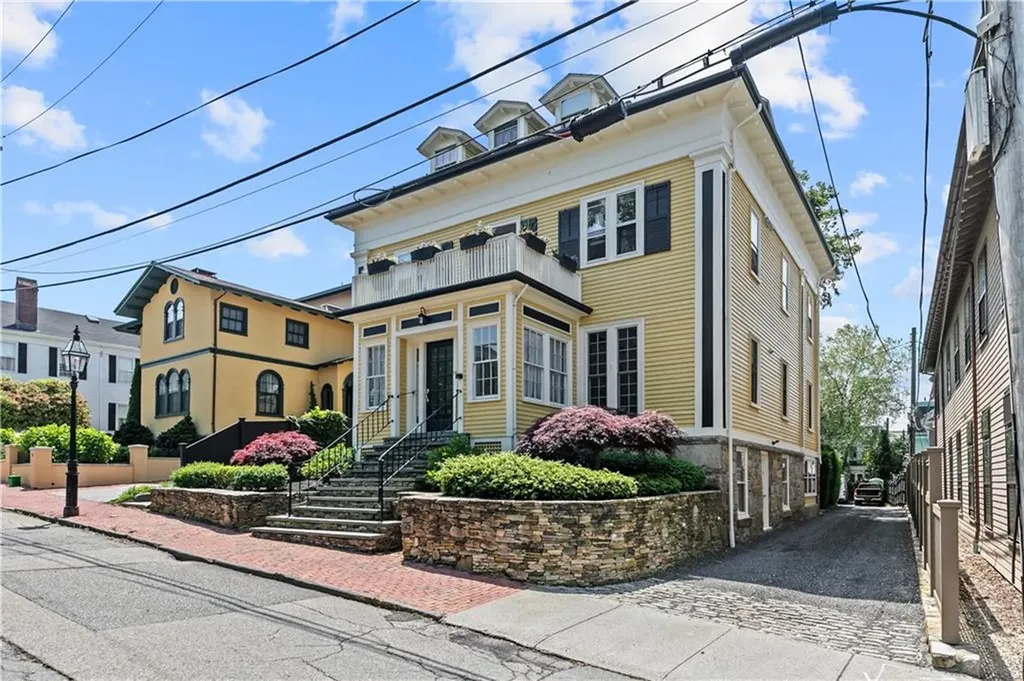 75 Pelham Street Newport RI 02840
