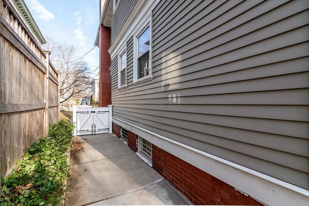 15 Humboldt Avenue Providence RI 02906