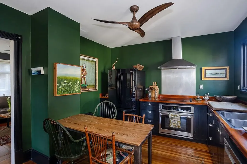 27 Hall Avenue Newport RI 02840