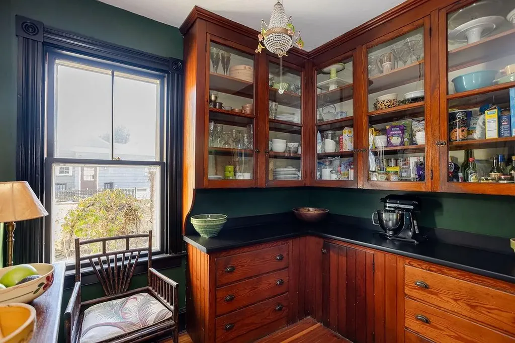 27 Hall Avenue Newport RI 02840