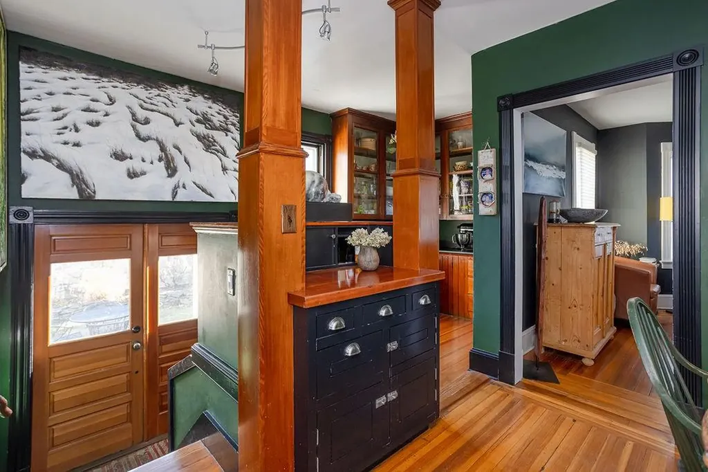 27 Hall Avenue Newport RI 02840