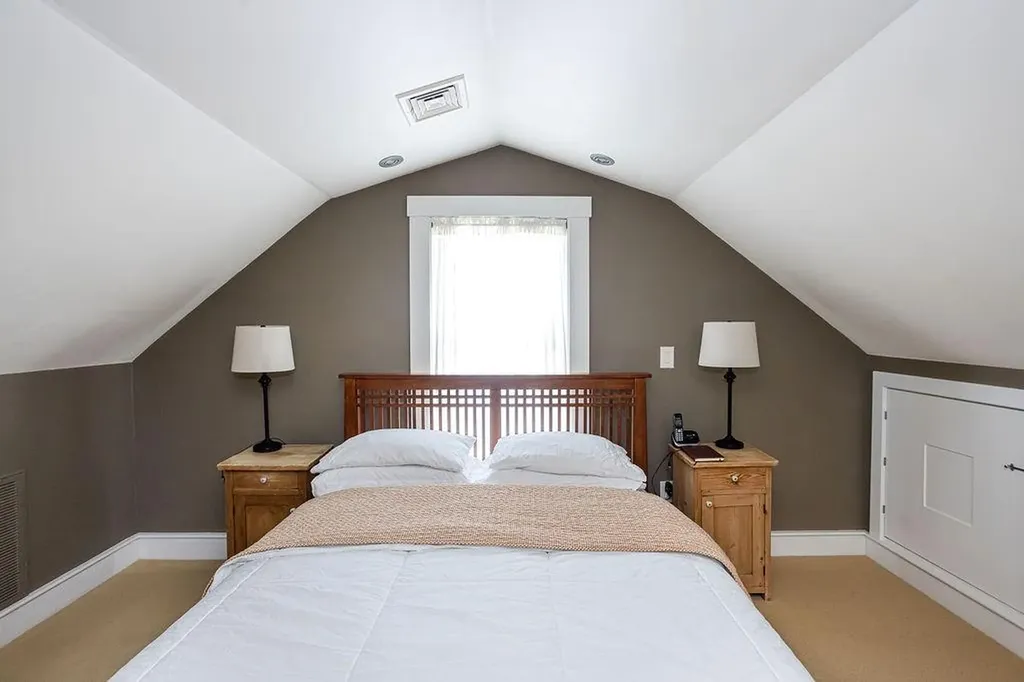 27 Hall Avenue Newport RI 02840