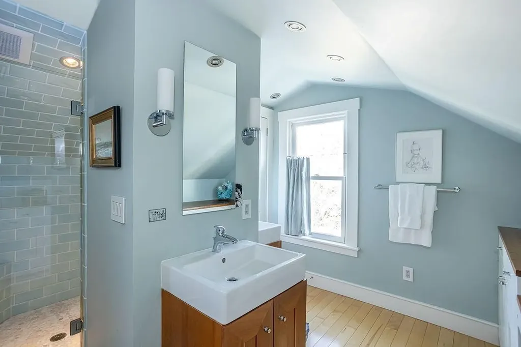 27 Hall Avenue Newport RI 02840