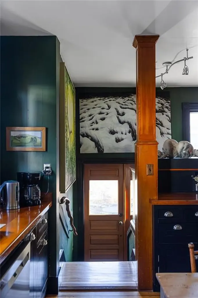 27 Hall Avenue Newport RI 02840