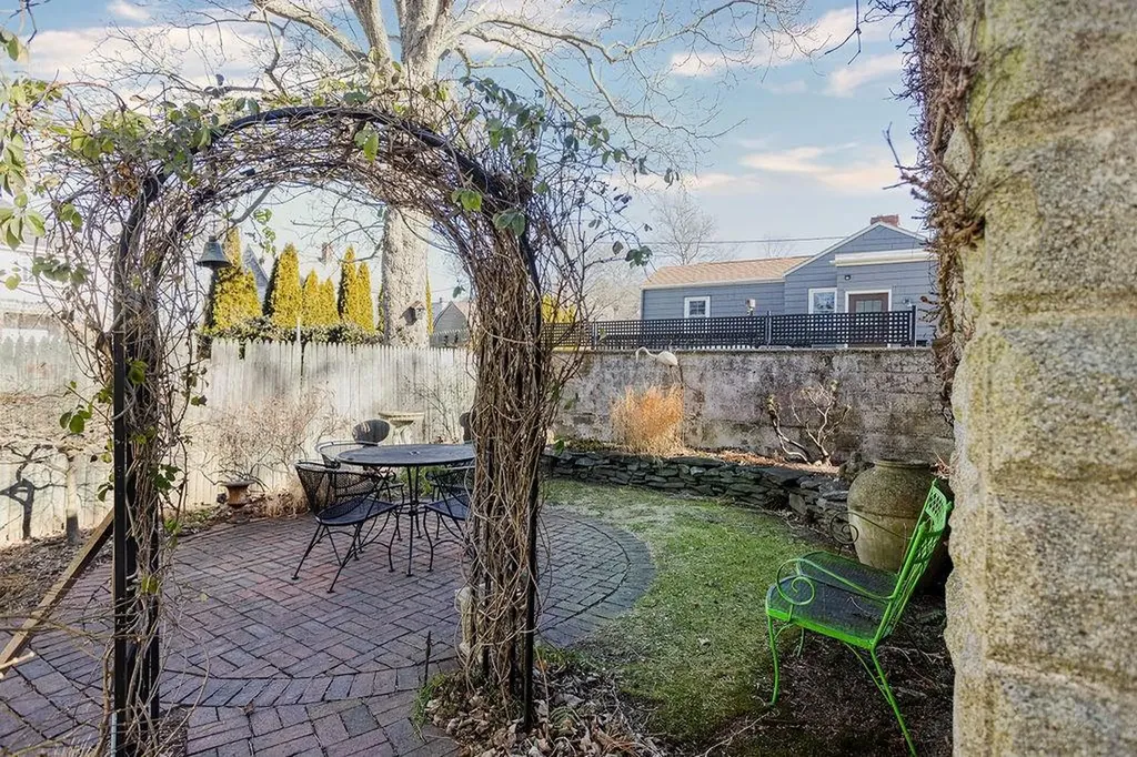 27 Hall Avenue Newport RI 02840